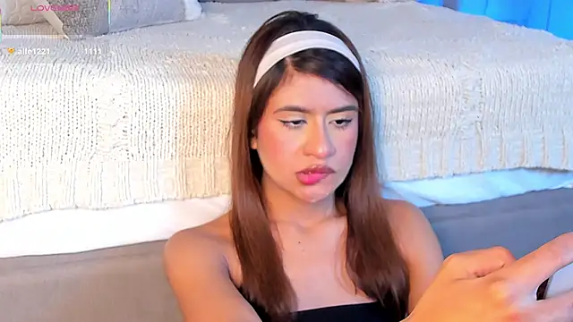 Chat XXX en directo de Elise_Diamond