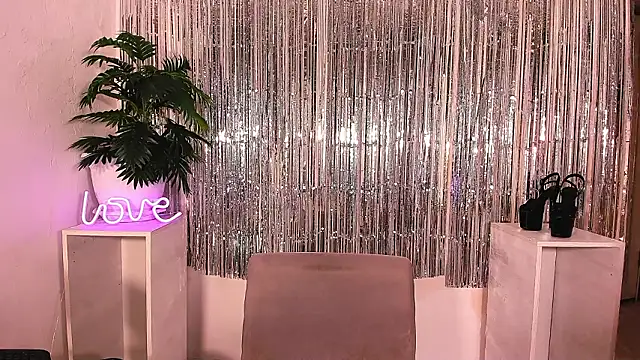 Kindsexygirl élő XXX-chatje