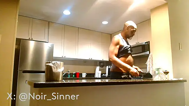 sinnernoir: διαδικτυακό σόου στην κάμερα