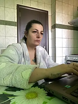 Mary_Hot_ élő XXX-chatje