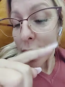 XXX chat uživo modela blondyruby