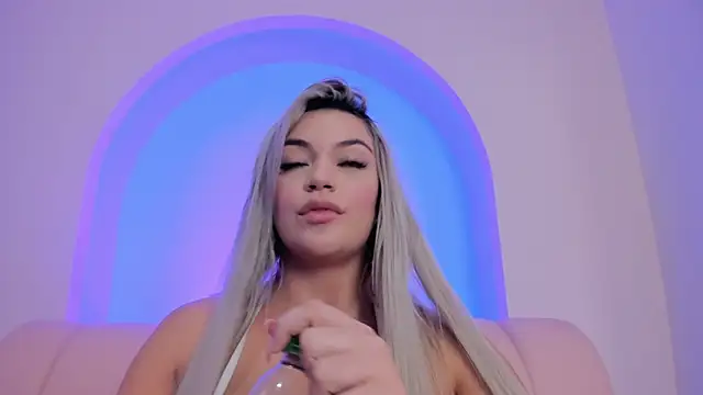 Онлайн чат XXX milaowens