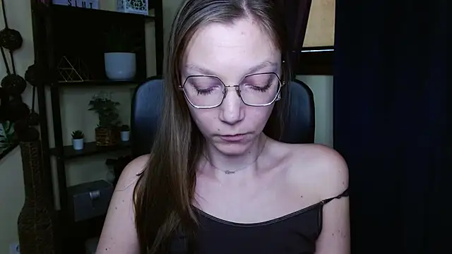 EmillyPlay: απευθείας συνομιλία ΧΧΧ