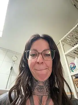 BrownieyQueen লাইভ XXX চ্যাট