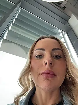 EmaSalis ওয়েবক্যাম শো