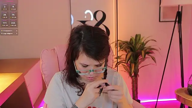 Chat +18 de Ariell_Mini ao vivo