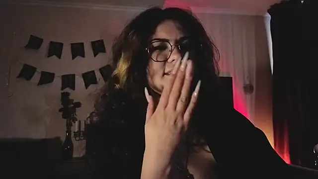 Chat XXX en directo de Laura_Karamazov