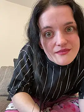 LeonieClaire live XXX chat