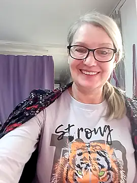 irinamaux 现场XXX聊天