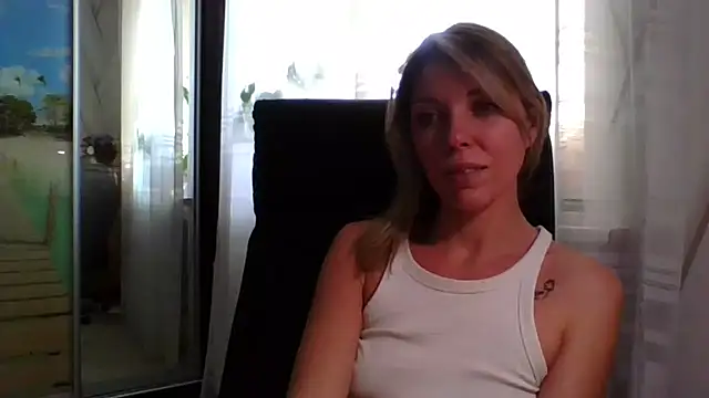 VelvetLove287 Adlı Modelin Canlı XXX Sohbeti