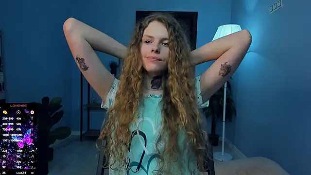 RayaNenlia's Live XXX Chat