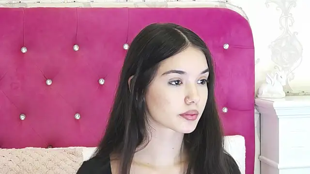 AlexisDevine Webcam show