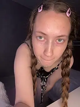 Show modela Holy_Poly na web-kameri