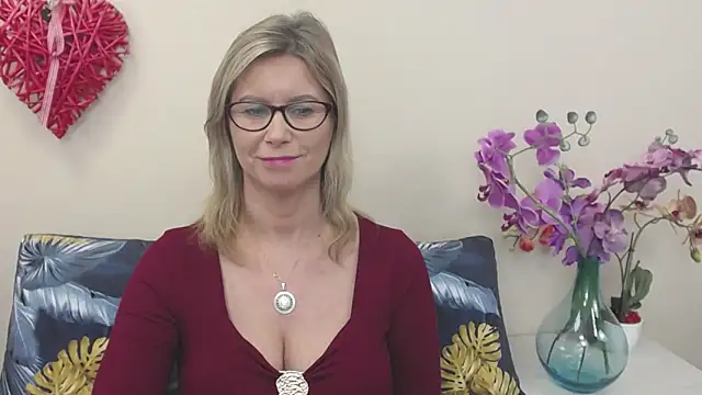 Chat +18 de DoreenSexy ao vivo