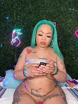 RenaThickAss Show in webcam