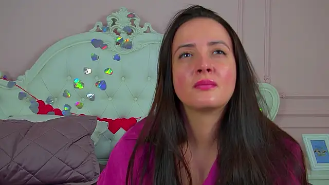 دردشة ElinaBellucci الجنسية المباشرة