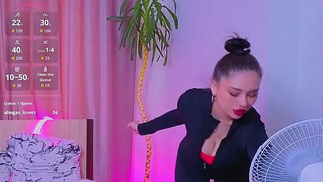 Sofia_Plump: онлайн-секс-чат