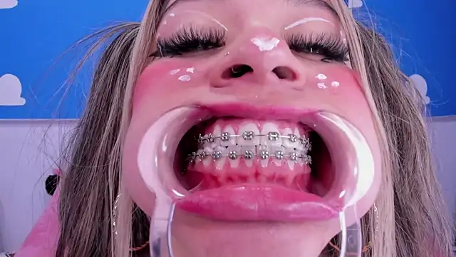 XXX chat uživo modela miss__evolet