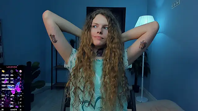 Онлайн чат XXX RayaNenlia