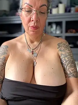 dieseldame1313 Pertunjukan Webcam