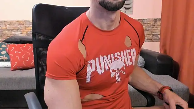 HotHunkTrainer live XXX chat