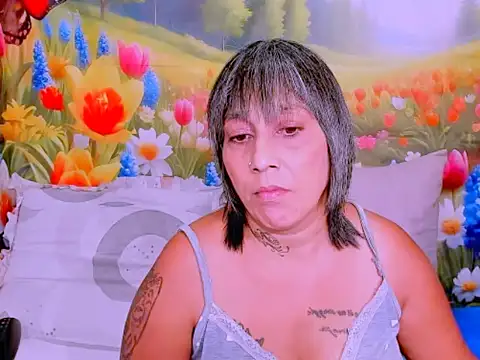 Chat +18 de indianroxy ao vivo