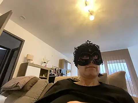 Marilou1983: διαδικτυακό σόου στην κάμερα