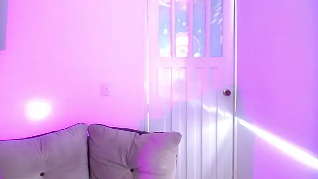 milfrousse's Live XXX Chat