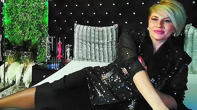 InannaStar – Naživo XXX chat