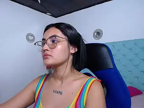 kathe-mills235 Adlı Modelin Canlı XXX Sohbeti