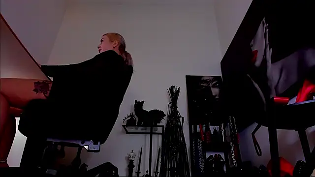 Онлайн чат XXX MistressDemi