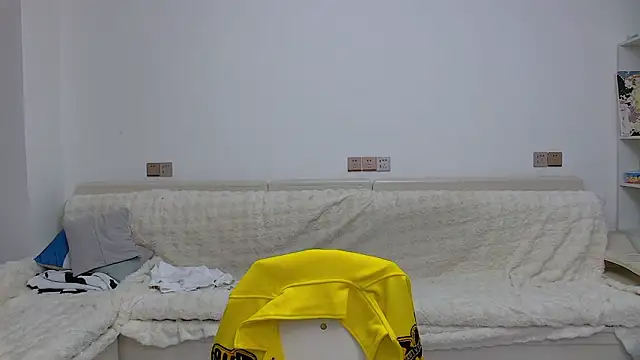 KK-cuteboy Show in webcam