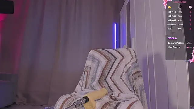 Juicy_Vikki 现场XXX聊天