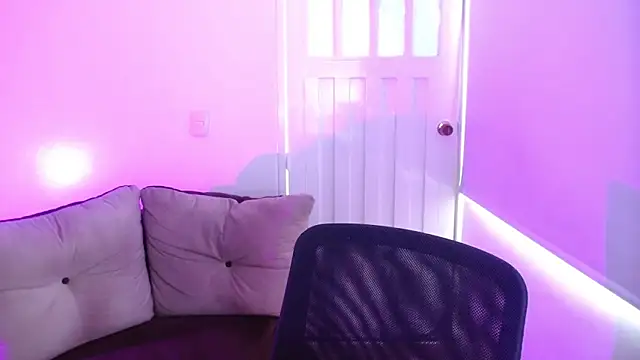 แชท XXX สดของ milfrousse