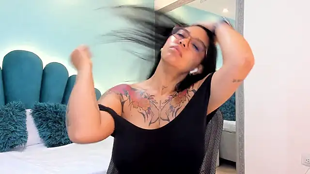 Chat XXX ao vivo de sharlott18