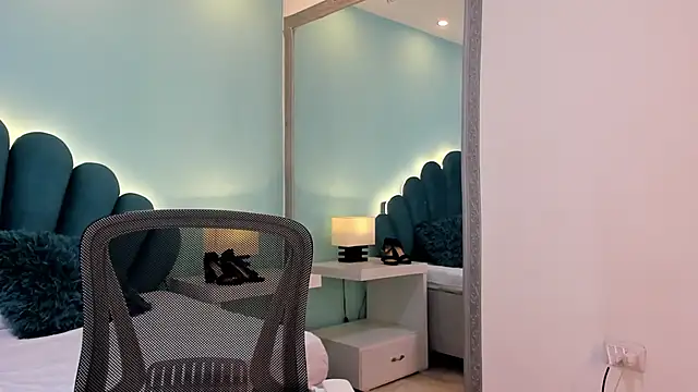 sharlott18 live XXX chat