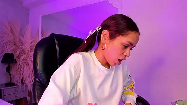 CarolineFyreのライブXXXチャット