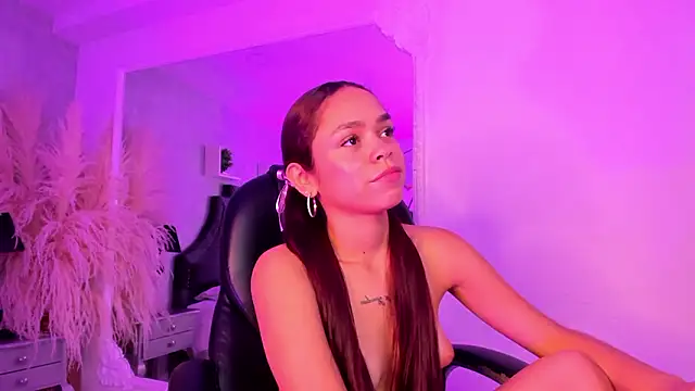 CarolineFyre Show in webcam