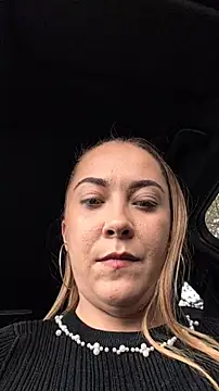 Risky_julia2330's Live XXX Chat