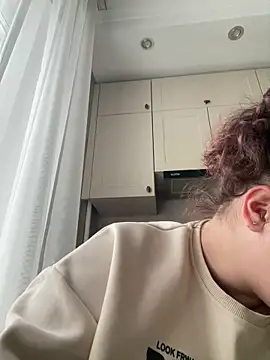 AliceCurlyXのライブXXXチャット