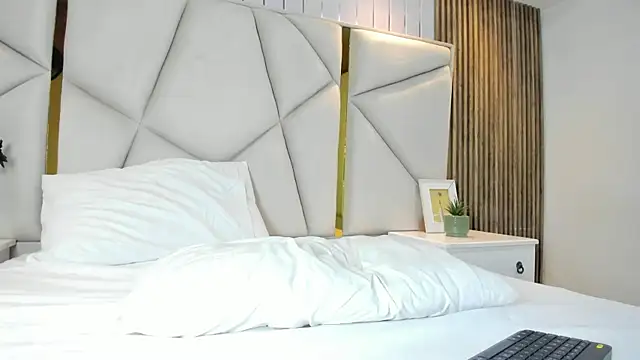 rebeca_brown_ Show in webcam