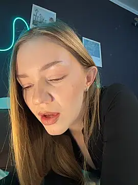 MilaMoone Adlı Modelin Canlı XXX Sohbeti