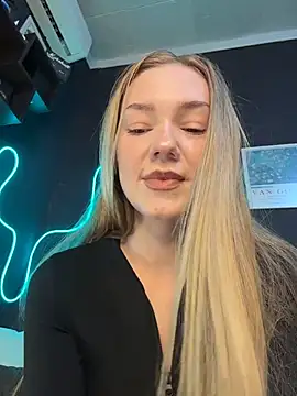 MilaMooneのライブXXXチャット