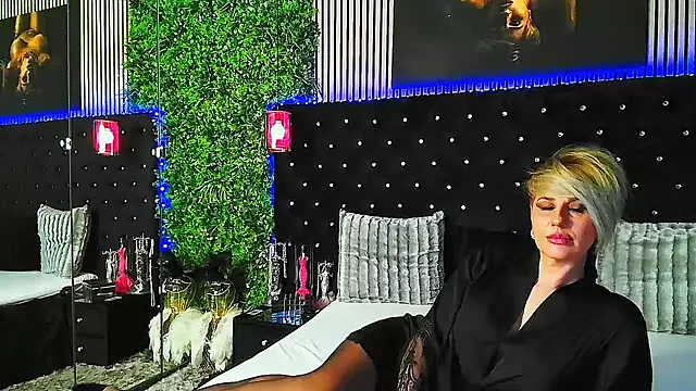 InannaStar live XXX chat