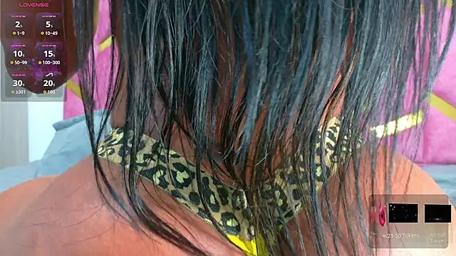 Chat XXX en directo de hornyhousekeeper_