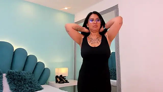 sharlott18 Chat XXX live