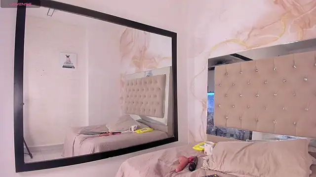 ainaah_ Chat XXX live