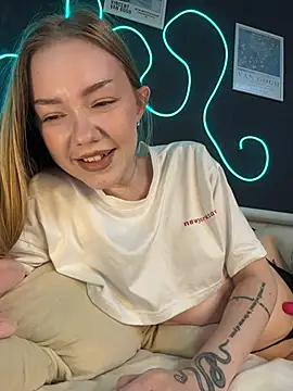 Chat +18 de MilaMoone ao vivo