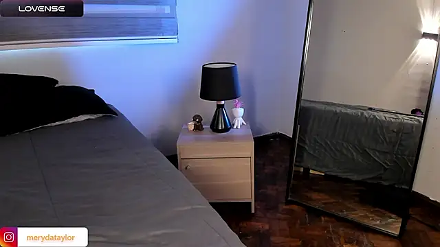 MERIDA_TAYLOR élő XXX-chatje