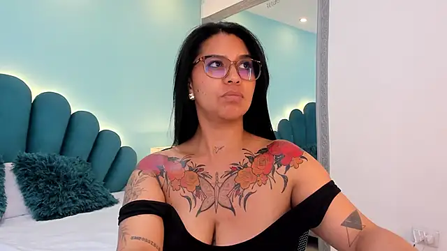 sharlott18 Adlı Modelin Canlı XXX Sohbeti